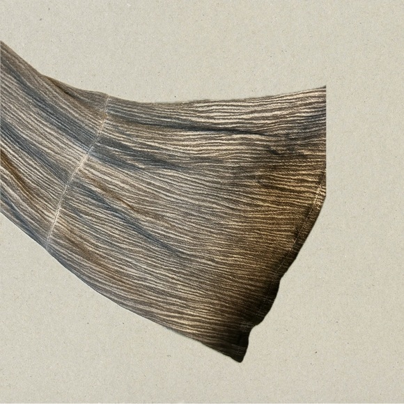 Torrid 1x Crinkle Peasant Blouse w/ Bell Sleeves - Picture 4 of 6